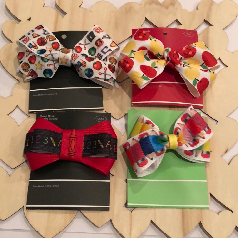Set of 4 NWT School Themed Hair Bows 🎀🍎🖍